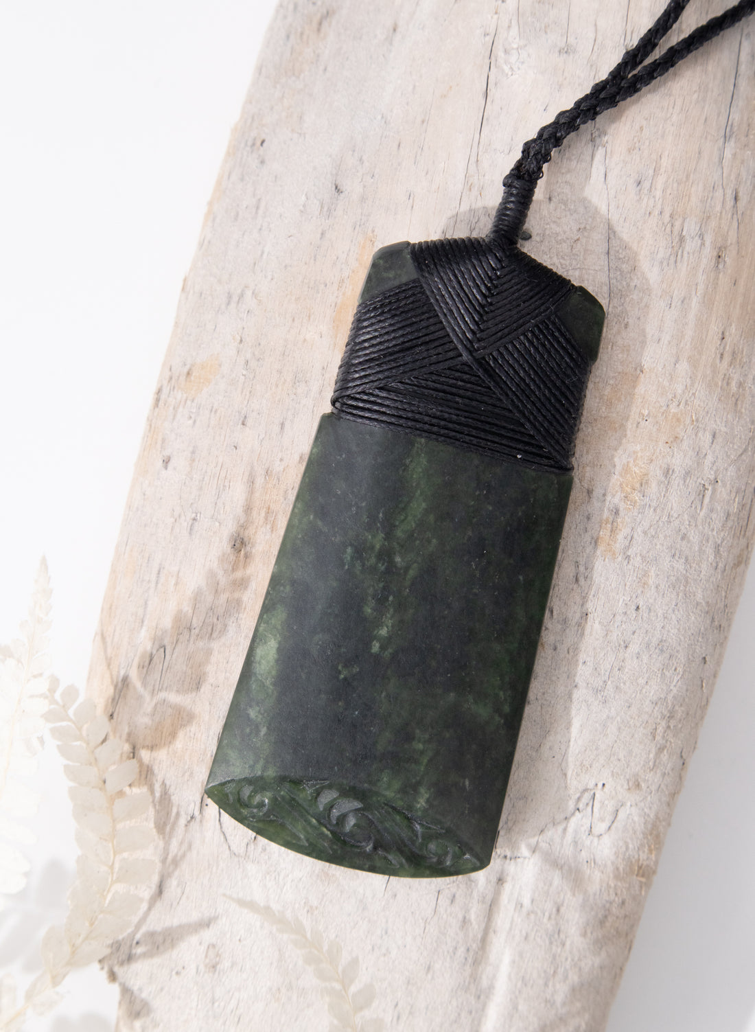 Carved Crossover Lashed Pounamu Toki