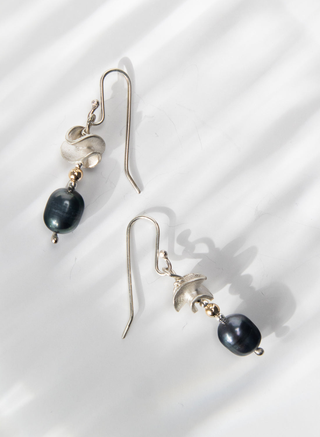 Round Leaf with Pearl Earrings