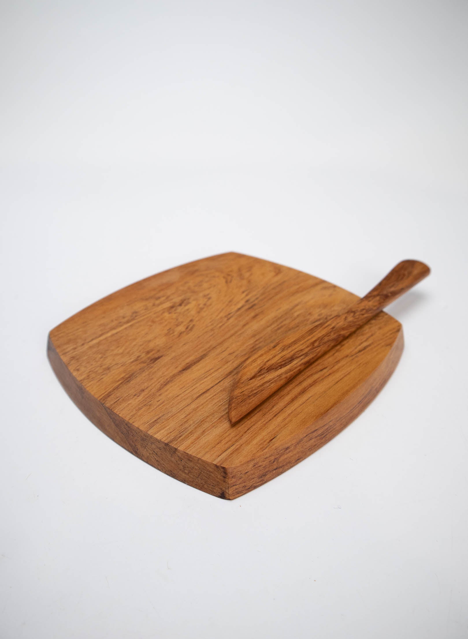 Rimu Board With Knife - Small