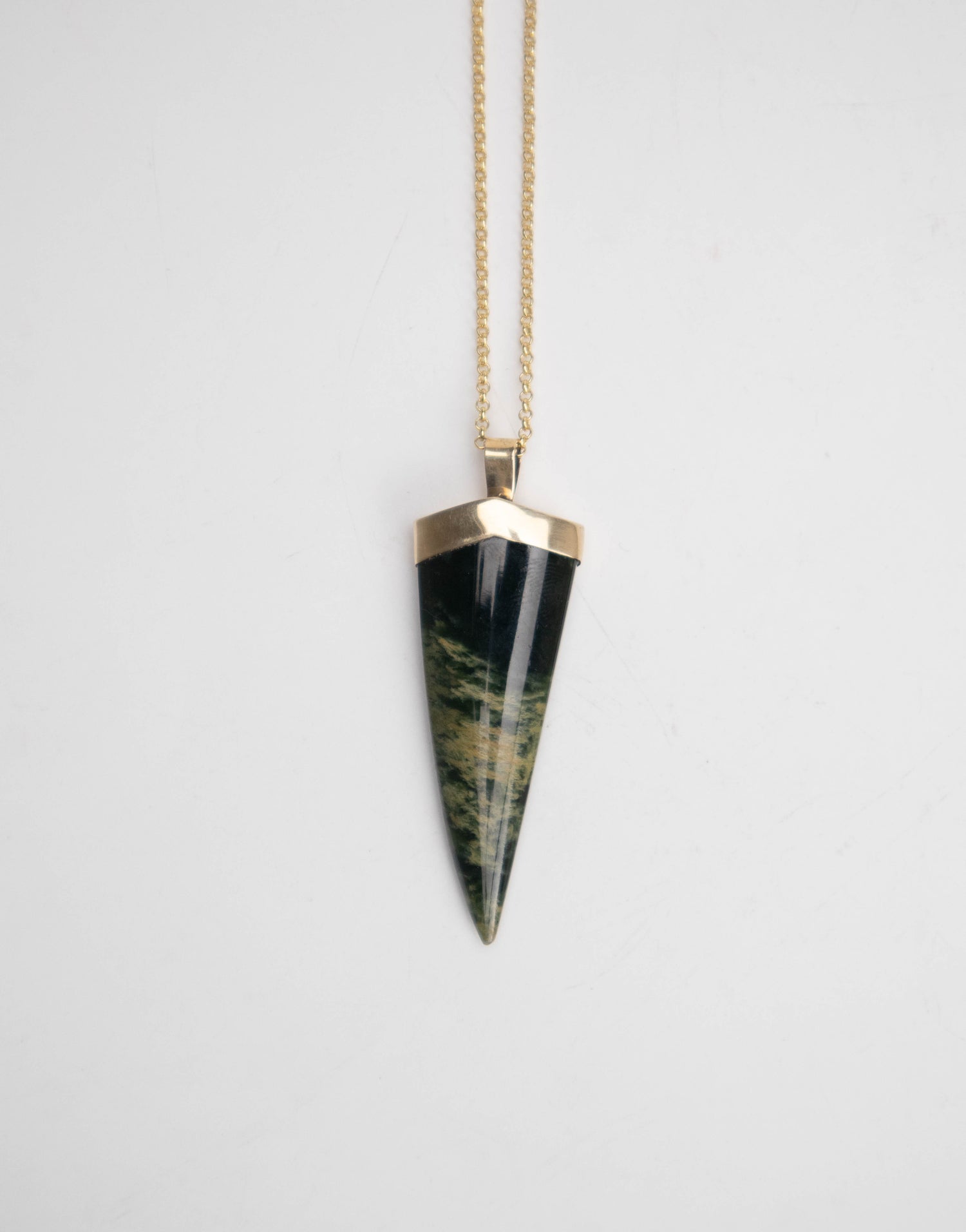 Pounamu Niho Pendant with Gold Clasp