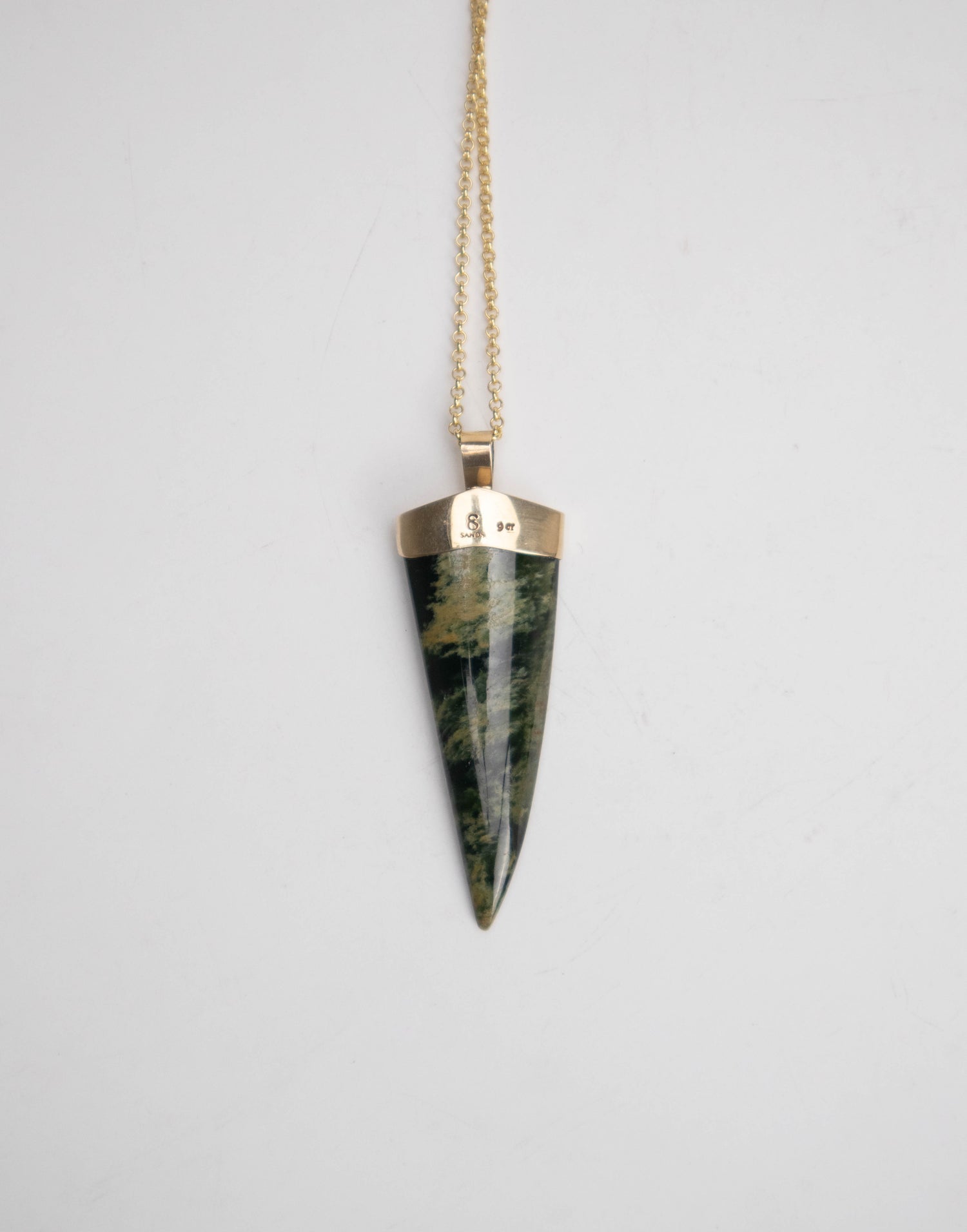 Pounamu Niho Pendant with Gold Clasp