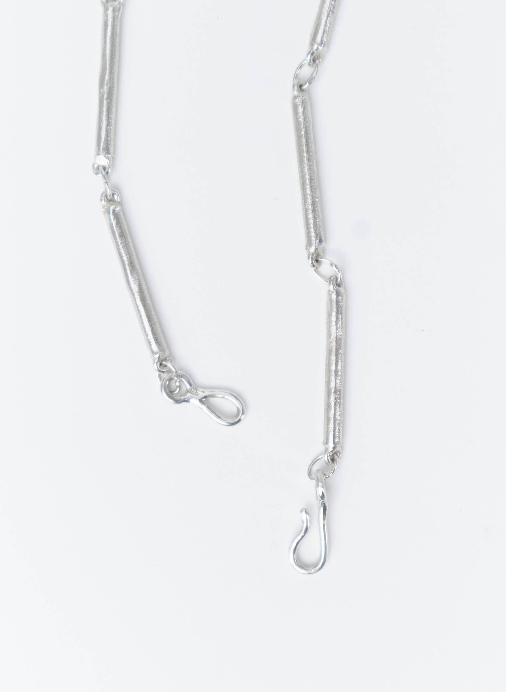 Fluid Line Chain Necklace