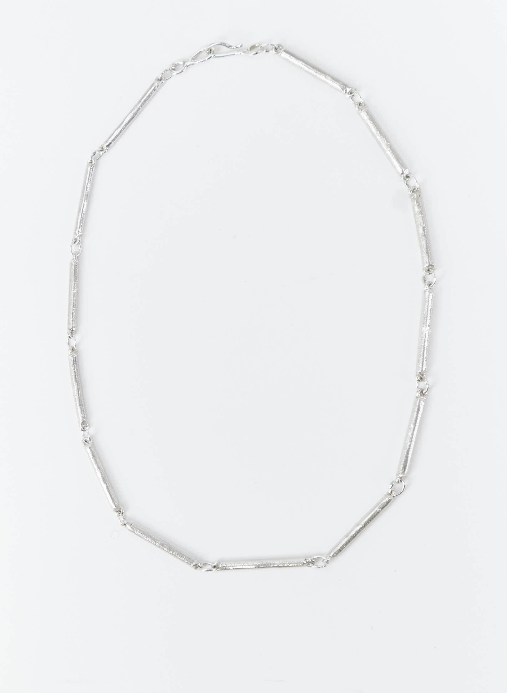 Fluid Line Chain Necklace