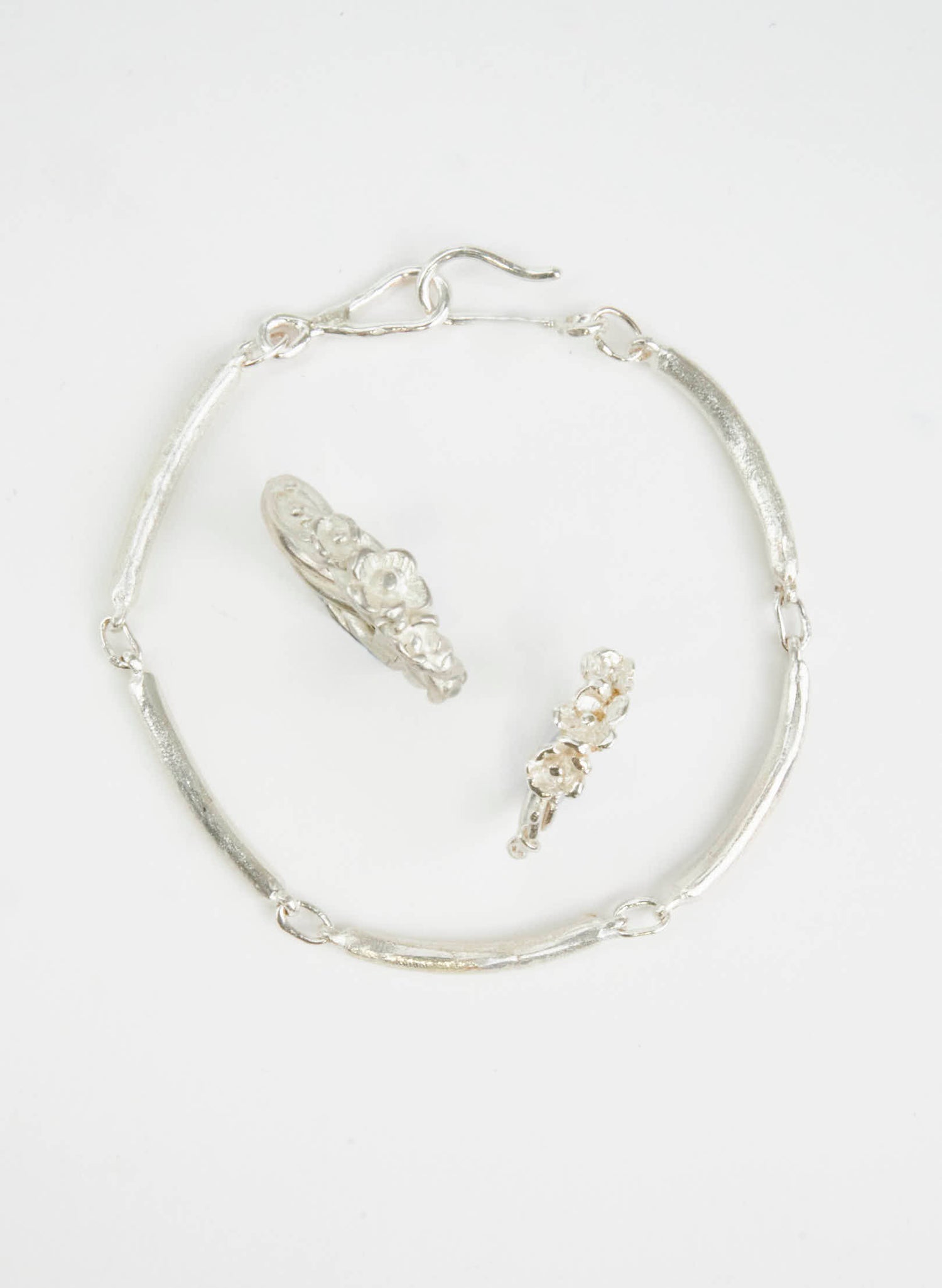 Fluid Line Chain Bracelet