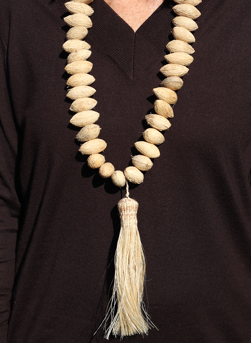 Natural Karaka Berry Lei with Muka Tassle - Tangimoe Clay