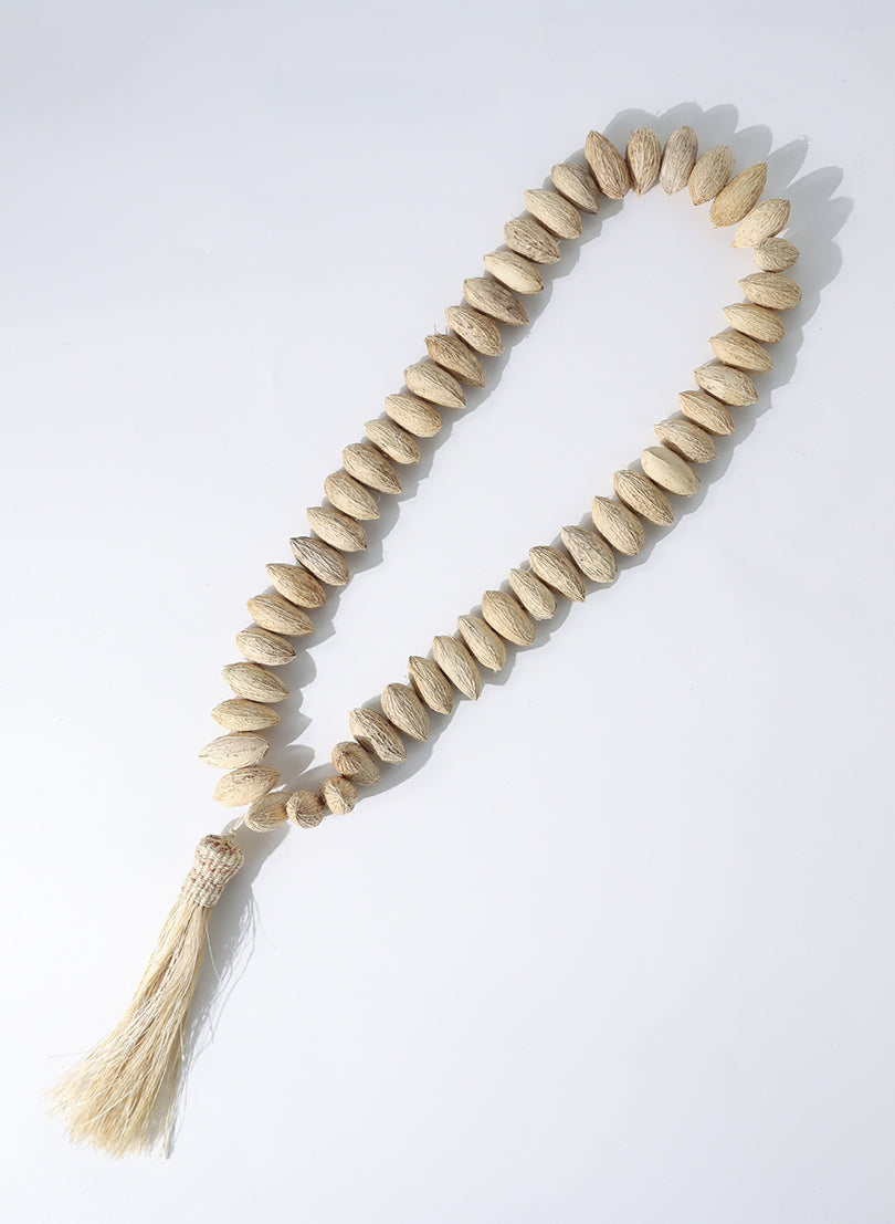 Natural Karaka Berry Lei with Muka Tassle - Tangimoe Clay