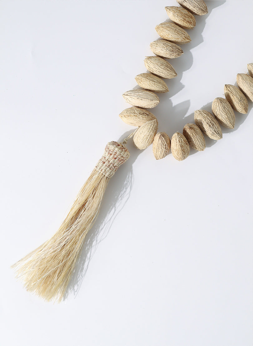 Natural Karaka Berry Lei with Muka Tassle - Tangimoe Clay