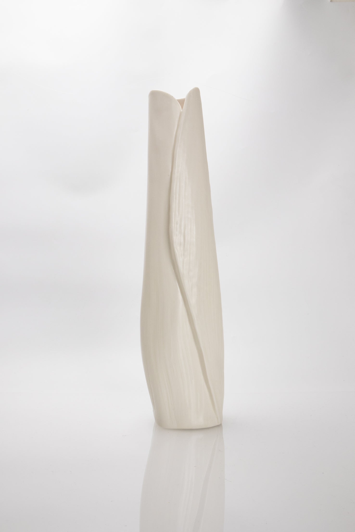 Nikau Vase 4 - White