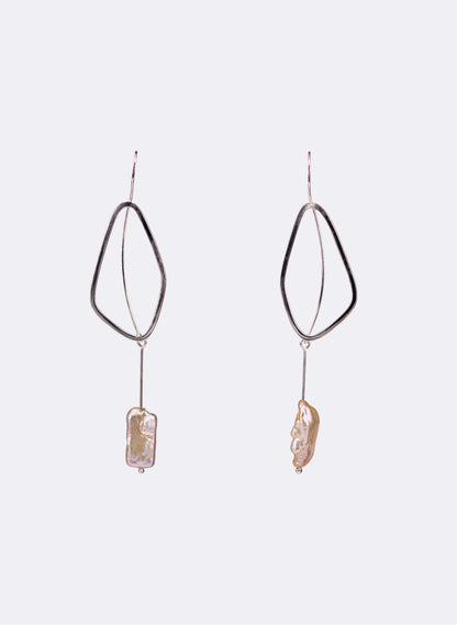 Delicate Leaf Earring w/ Rosé Pearl