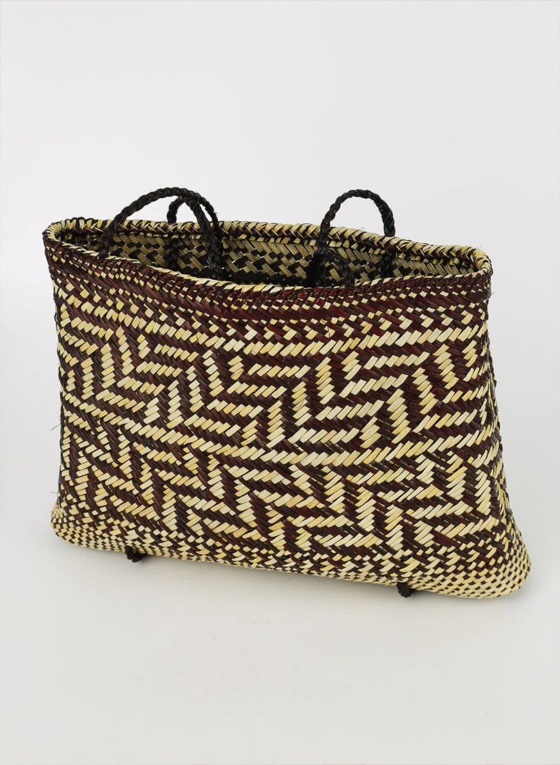 Kete Whakairo - Black And Natural